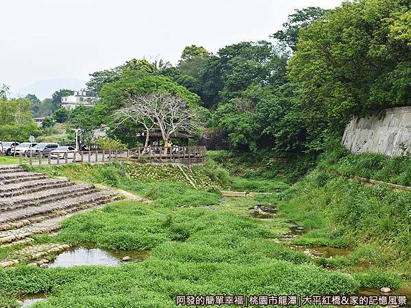 大平紅橋11-橋上往涼亭入口方向視野.JPG