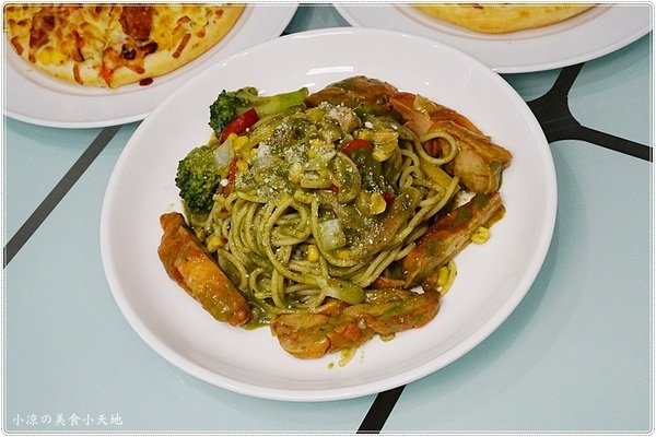 貴客披薩燒烤:台中西屯』貴客披薩燒烤║逢甲夜市必吃平價披薩、義大利麵、小資族最愛不用百元就能吃到!