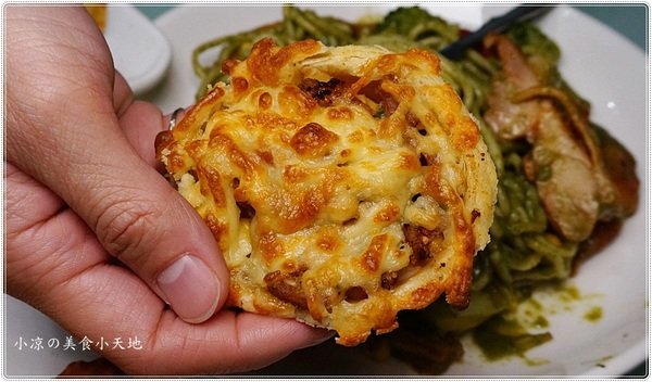 貴客披薩燒烤:台中西屯』貴客披薩燒烤║逢甲夜市必吃平價披薩、義大利麵、小資族最愛不用百元就能吃到!