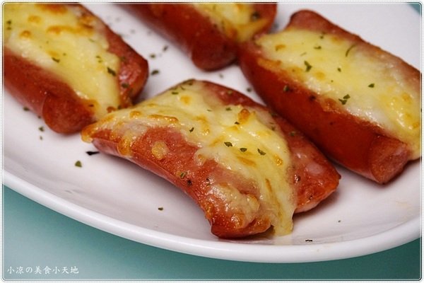 貴客披薩燒烤:台中西屯』貴客披薩燒烤║逢甲夜市必吃平價披薩、義大利麵、小資族最愛不用百元就能吃到!