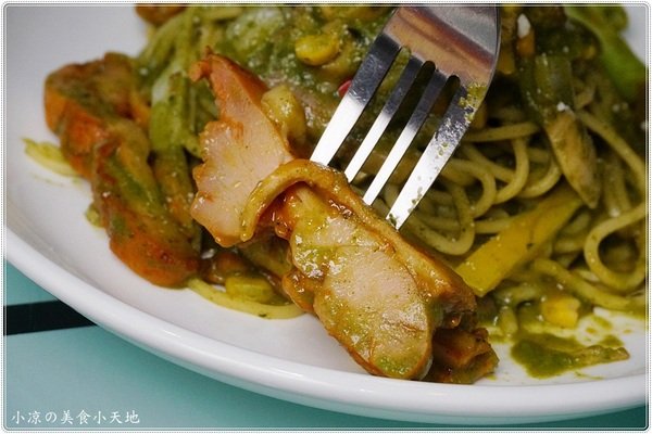 貴客披薩燒烤:台中西屯』貴客披薩燒烤║逢甲夜市必吃平價披薩、義大利麵、小資族最愛不用百元就能吃到!