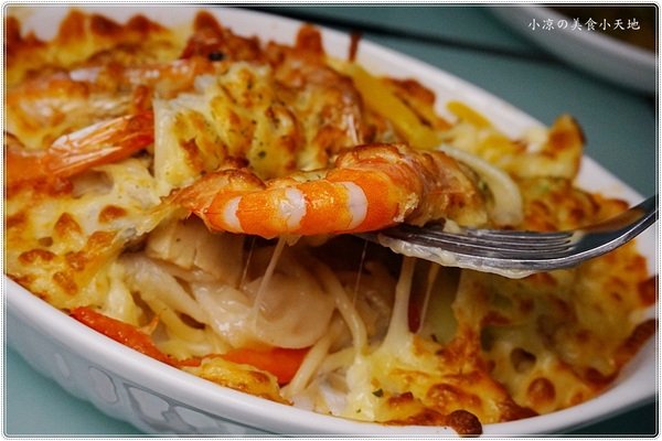 貴客披薩燒烤:台中西屯』貴客披薩燒烤║逢甲夜市必吃平價披薩、義大利麵、小資族最愛不用百元就能吃到!