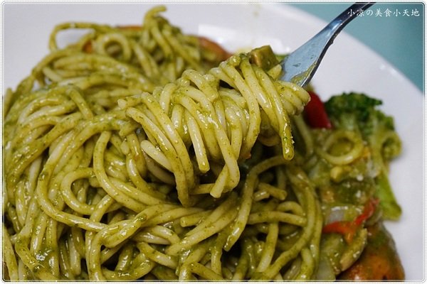 貴客披薩燒烤:台中西屯』貴客披薩燒烤║逢甲夜市必吃平價披薩、義大利麵、小資族最愛不用百元就能吃到!