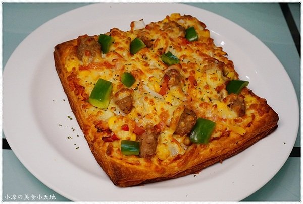 貴客披薩燒烤:台中西屯』貴客披薩燒烤║逢甲夜市必吃平價披薩、義大利麵、小資族最愛不用百元就能吃到!