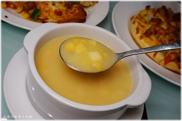 貴客披薩燒烤:台中西屯』貴客披薩燒烤║逢甲夜市必吃平價披薩、義大利麵、小資族最愛不用百元就能吃到!