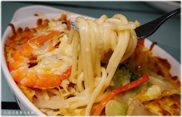 貴客披薩燒烤:台中西屯』貴客披薩燒烤║逢甲夜市必吃平價披薩、義大利麵、小資族最愛不用百元就能吃到!