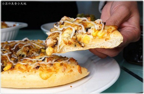 貴客披薩燒烤:台中西屯』貴客披薩燒烤║逢甲夜市必吃平價披薩、義大利麵、小資族最愛不用百元就能吃到!