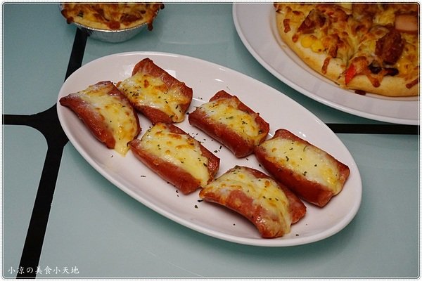 貴客披薩燒烤:台中西屯』貴客披薩燒烤║逢甲夜市必吃平價披薩、義大利麵、小資族最愛不用百元就能吃到!