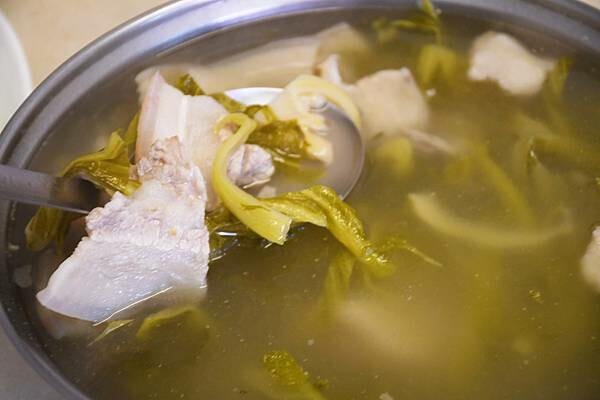 隱藏在三合院中的三義必吃美食【穎川美食館客家美食】白斬土雞真的必點~搭配桔醬超涮嘴~