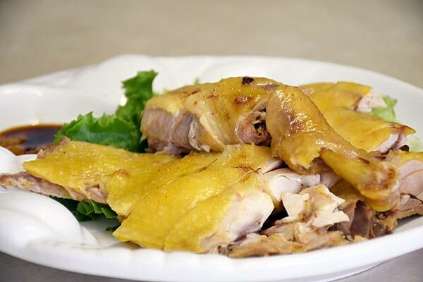 隱藏在三合院中的三義必吃美食【穎川美食館客家美食】白斬土雞真的必點~搭配桔醬超涮嘴~