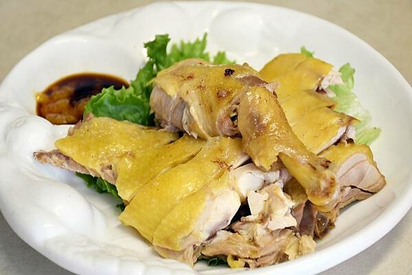 隱藏在三合院中的三義必吃美食【穎川美食館客家美食】白斬土雞真的必點~搭配桔醬超涮嘴~