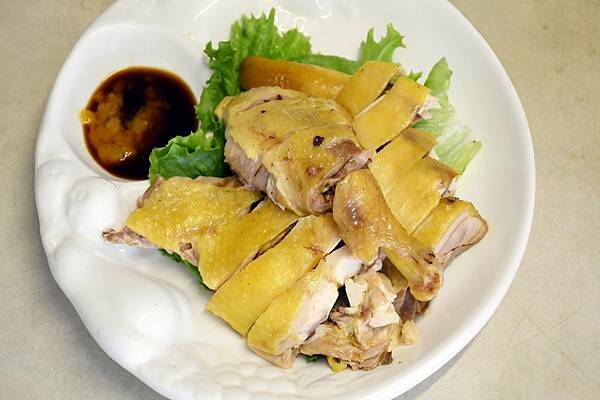 隱藏在三合院中的三義必吃美食【穎川美食館客家美食】白斬土雞真的必點~搭配桔醬超涮嘴~