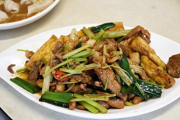 隱藏在三合院中的三義必吃美食【穎川美食館客家美食】白斬土雞真的必點~搭配桔醬超涮嘴~