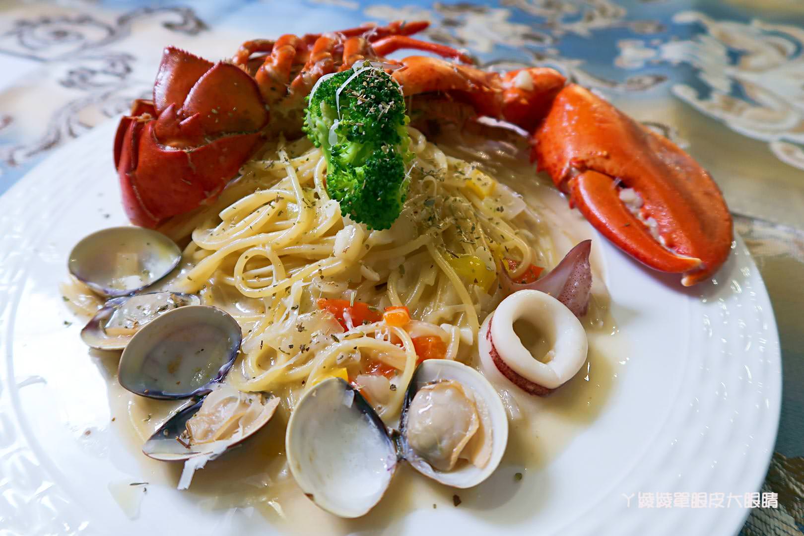 新竹美食餐廳推薦，大遠百附近《Only創意料理》龍蝦義大利麵超霸氣｜噴發少女心的草莓日式可麗餅