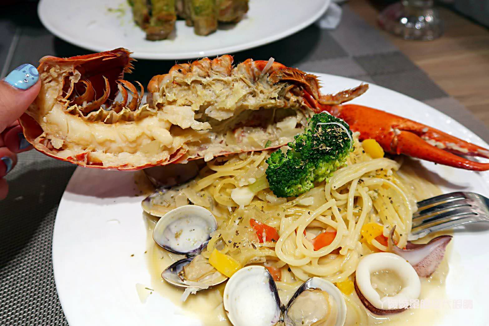 新竹美食餐廳推薦，大遠百附近《Only創意料理》龍蝦義大利麵超霸氣｜噴發少女心的草莓日式可麗餅