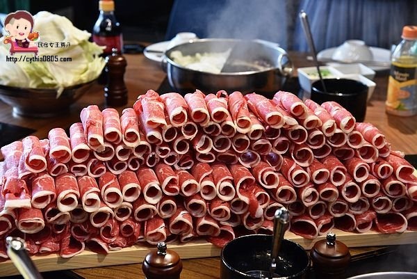 桃園中壢美食-福叄鍋物-超浮誇的240盎司大肉山,一年一次就夠了,下次要挑戰多少肉啊 @民宿女王芽月-美食.旅遊.全台趴趴走