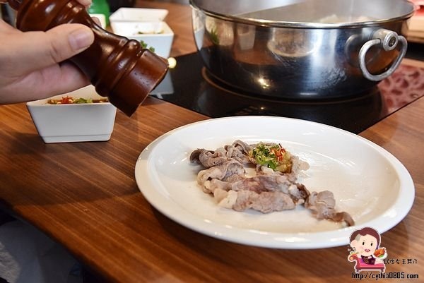 桃園中壢美食-福叄鍋物-超浮誇的240盎司大肉山,一年一次就夠了,下次要挑戰多少肉啊 @民宿女王芽月-美食.旅遊.全台趴趴走