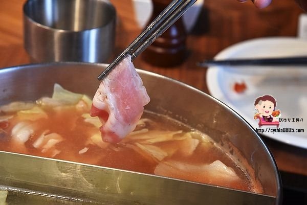 桃園中壢美食-福叄鍋物-超浮誇的240盎司大肉山,一年一次就夠了,下次要挑戰多少肉啊 @民宿女王芽月-美食.旅遊.全台趴趴走