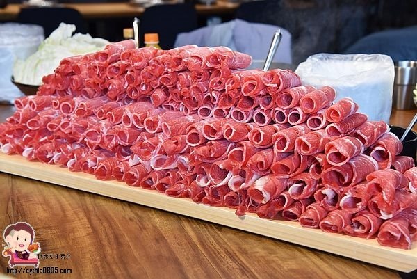 桃園中壢美食-福叄鍋物-超浮誇的240盎司大肉山,一年一次就夠了,下次要挑戰多少肉啊 @民宿女王芽月-美食.旅遊.全台趴趴走