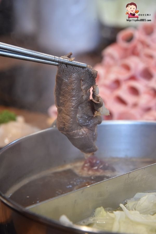 桃園中壢美食-福叄鍋物-超浮誇的240盎司大肉山,一年一次就夠了,下次要挑戰多少肉啊 @民宿女王芽月-美食.旅遊.全台趴趴走