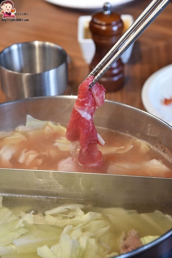 桃園中壢美食-福叄鍋物-超浮誇的240盎司大肉山,一年一次就夠了,下次要挑戰多少肉啊 @民宿女王芽月-美食.旅遊.全台趴趴走