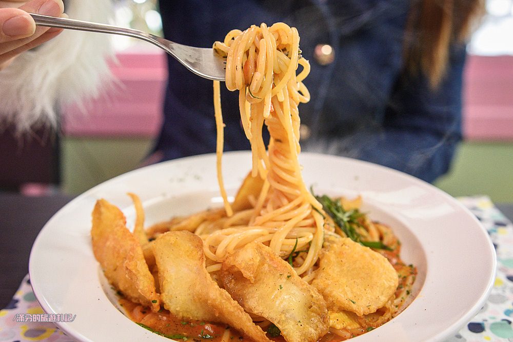 台中北區美食》童樂會親子餐廳 平價大份量義大利麵/燉飯 小空間大樂趣 兒童趣味玩樂的祕密基地 - 滿分的旅遊札記