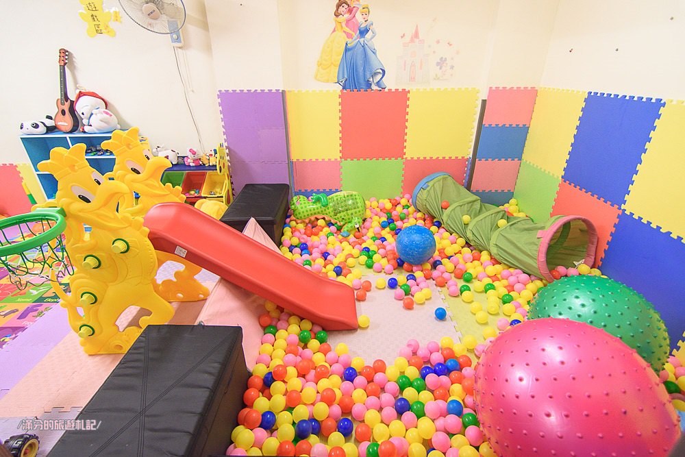 台中北區美食》童樂會親子餐廳 平價大份量義大利麵/燉飯 小空間大樂趣 兒童趣味玩樂的祕密基地 - 滿分的旅遊札記