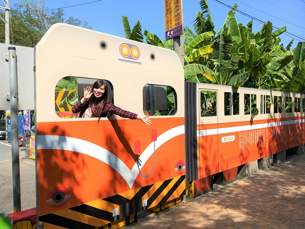 靜修國小：【彰化員林景點】靜修國民小學~靜修鐵道文化園區，3D立體火車彩繪