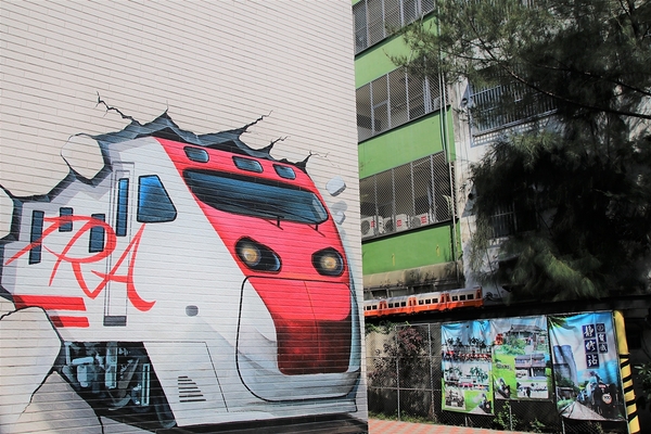 靜修國小：【彰化員林景點】靜修國民小學~靜修鐵道文化園區，3D立體火車彩繪