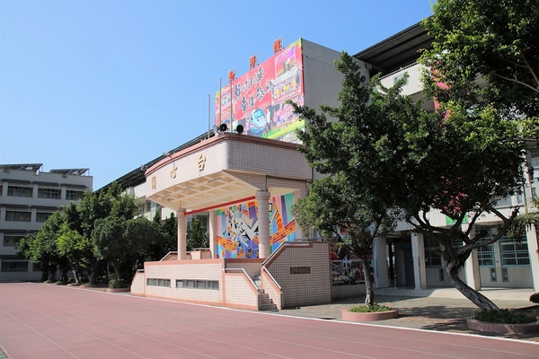 靜修國小：【彰化員林景點】靜修國民小學~靜修鐵道文化園區，3D立體火車彩繪