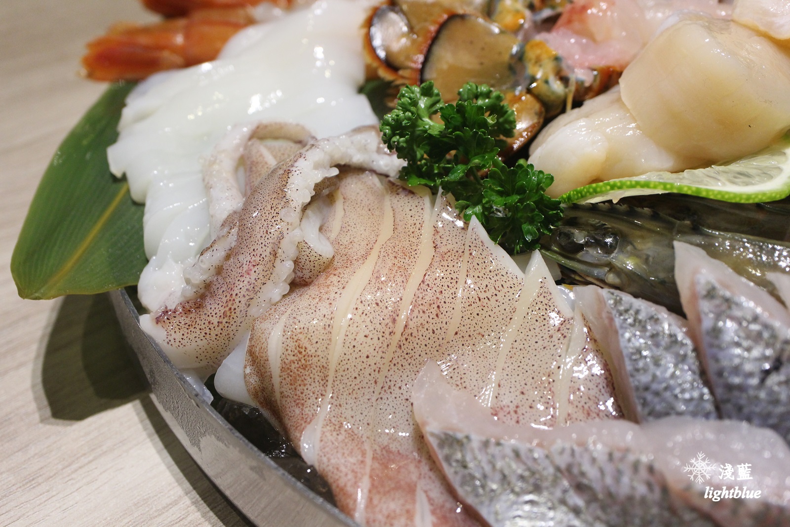 [ 南京復興站．八德路美食 ] 淺藍 × 農場餐桌鍋物料理～近東區微風百貨，費時費工的雞精湯火鍋