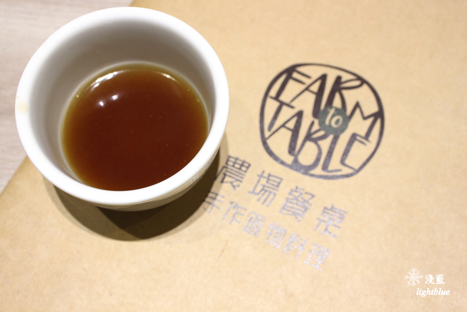 [ 南京復興站．八德路美食 ] 淺藍 × 農場餐桌鍋物料理～近東區微風百貨，費時費工的雞精湯火鍋