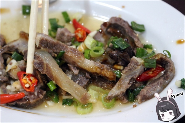 牛不牛肉湯：[食記]►台南安平區◄久違了台南新鮮美味的牛肉湯、牛肉爐專賣店－牛不牛肉湯