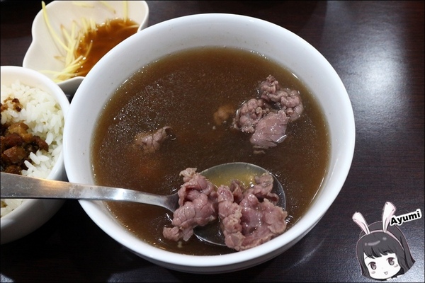 牛不牛肉湯：[食記]►台南安平區◄久違了台南新鮮美味的牛肉湯、牛肉爐專賣店－牛不牛肉湯