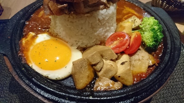 Good Partner 好夥伴咖啡(巨蛋店)：高雄巨蛋店~Good Partner 好夥伴~超浮誇7pupu火山冰與萌噠噠柴柴立體棉花糖~網美必拍雲朵造景~從頭到尾驚喜不斷~