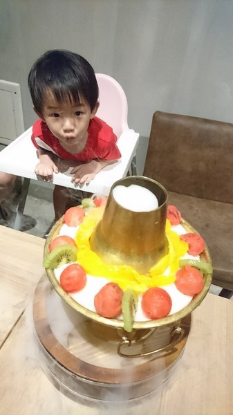 Good Partner 好夥伴咖啡(巨蛋店)：高雄巨蛋店~Good Partner 好夥伴~超浮誇7pupu火山冰與萌噠噠柴柴立體棉花糖~網美必拍雲朵造景~從頭到尾驚喜不斷~