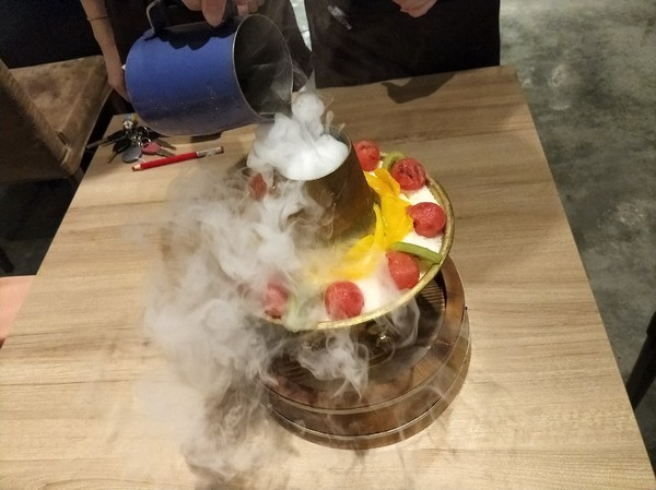 Good Partner 好夥伴咖啡(巨蛋店)：高雄巨蛋店~Good Partner 好夥伴~超浮誇7pupu火山冰與萌噠噠柴柴立體棉花糖~網美必拍雲朵造景~從頭到尾驚喜不斷~