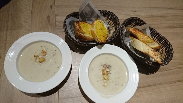 Good Partner 好夥伴咖啡(巨蛋店)：高雄巨蛋店~Good Partner 好夥伴~超浮誇7pupu火山冰與萌噠噠柴柴立體棉花糖~網美必拍雲朵造景~從頭到尾驚喜不斷~