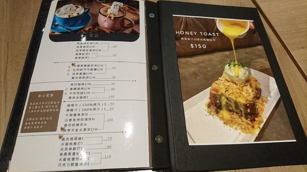 Good Partner 好夥伴咖啡(巨蛋店)：高雄巨蛋店~Good Partner 好夥伴~超浮誇7pupu火山冰與萌噠噠柴柴立體棉花糖~網美必拍雲朵造景~從頭到尾驚喜不斷~