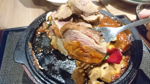 Good Partner 好夥伴咖啡(巨蛋店)：高雄巨蛋店~Good Partner 好夥伴~超浮誇7pupu火山冰與萌噠噠柴柴立體棉花糖~網美必拍雲朵造景~從頭到尾驚喜不斷~