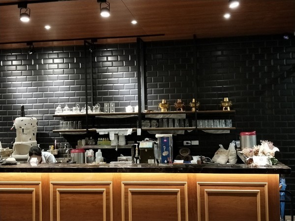 Good Partner 好夥伴咖啡(巨蛋店)：高雄巨蛋店~Good Partner 好夥伴~超浮誇7pupu火山冰與萌噠噠柴柴立體棉花糖~網美必拍雲朵造景~從頭到尾驚喜不斷~