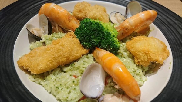 Good Partner 好夥伴咖啡(巨蛋店)：高雄巨蛋店~Good Partner 好夥伴~超浮誇7pupu火山冰與萌噠噠柴柴立體棉花糖~網美必拍雲朵造景~從頭到尾驚喜不斷~