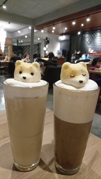 Good Partner 好夥伴咖啡(巨蛋店)：高雄巨蛋店~Good Partner 好夥伴~超浮誇7pupu火山冰與萌噠噠柴柴立體棉花糖~網美必拍雲朵造景~從頭到尾驚喜不斷~