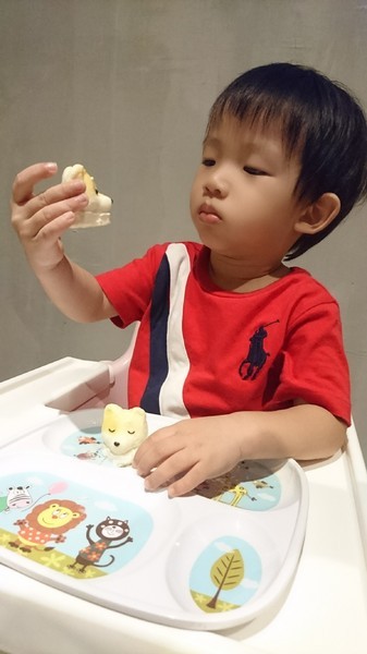 Good Partner 好夥伴咖啡(巨蛋店)：高雄巨蛋店~Good Partner 好夥伴~超浮誇7pupu火山冰與萌噠噠柴柴立體棉花糖~網美必拍雲朵造景~從頭到尾驚喜不斷~