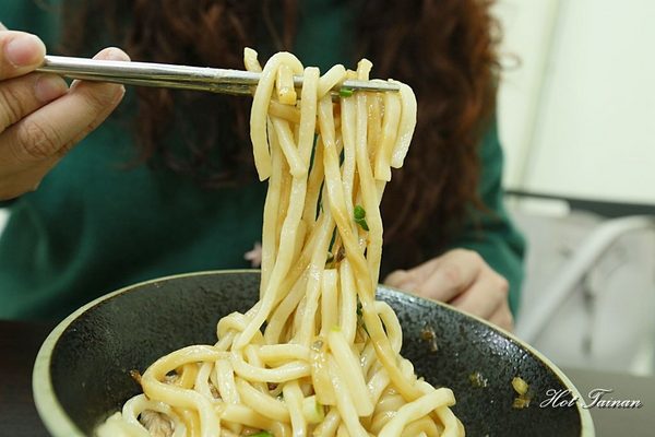 杜桑灶咖：【台南美食】不輸日本烏龍麵的在地小吃，銅板價就讓你飽餐一頓：杜桑灶咖