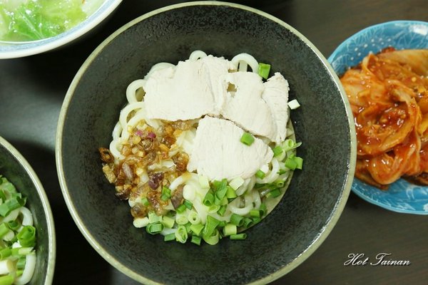 杜桑灶咖：【台南美食】不輸日本烏龍麵的在地小吃，銅板價就讓你飽餐一頓：杜桑灶咖