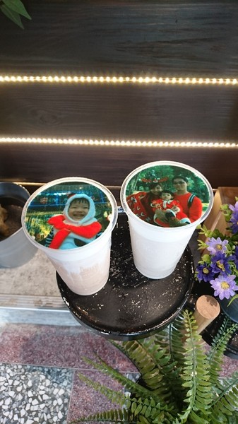 茶工業現萃茶飲(五福駁二店)：高雄~茶工業現萃茶飲~乾燥花飲品店~超有梗客製化自拍拉花奶茶~做出專屬自己的搖搖~