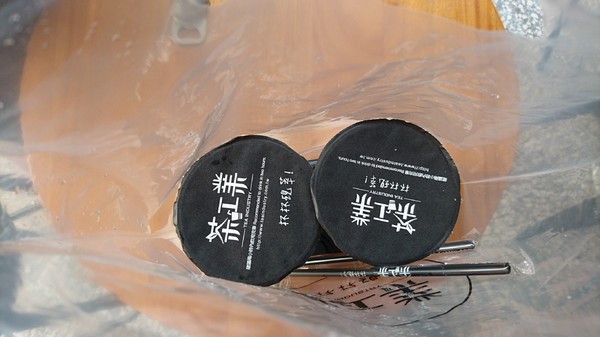 茶工業現萃茶飲(五福駁二店)：高雄~茶工業現萃茶飲~乾燥花飲品店~超有梗客製化自拍拉花奶茶~做出專屬自己的搖搖~