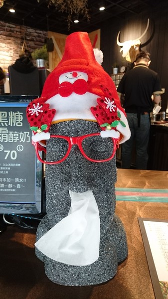 茶工業現萃茶飲(五福駁二店)：高雄~茶工業現萃茶飲~乾燥花飲品店~超有梗客製化自拍拉花奶茶~做出專屬自己的搖搖~