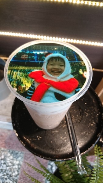 茶工業現萃茶飲(五福駁二店)：高雄~茶工業現萃茶飲~乾燥花飲品店~超有梗客製化自拍拉花奶茶~做出專屬自己的搖搖~